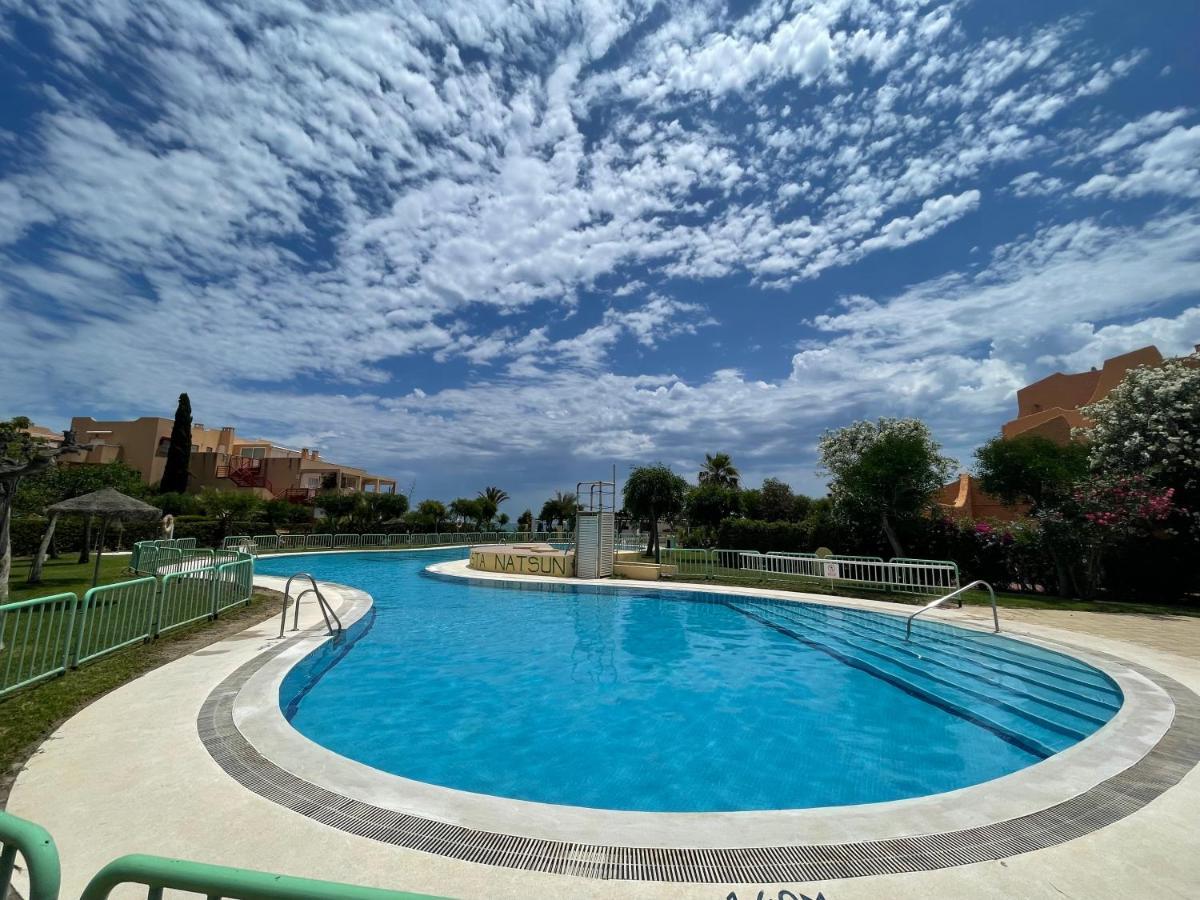 Xposure Beach Apartment Вера Екстериор снимка
